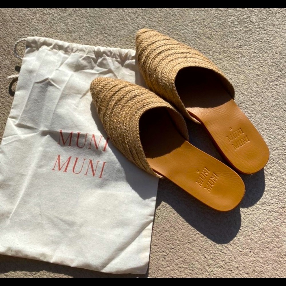 Ladies Muni Muni Padma Pointed Flats Size 9 NWT